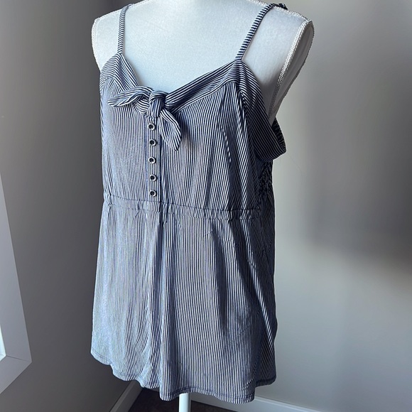 Ricki’s Top - Picture 3 of 11